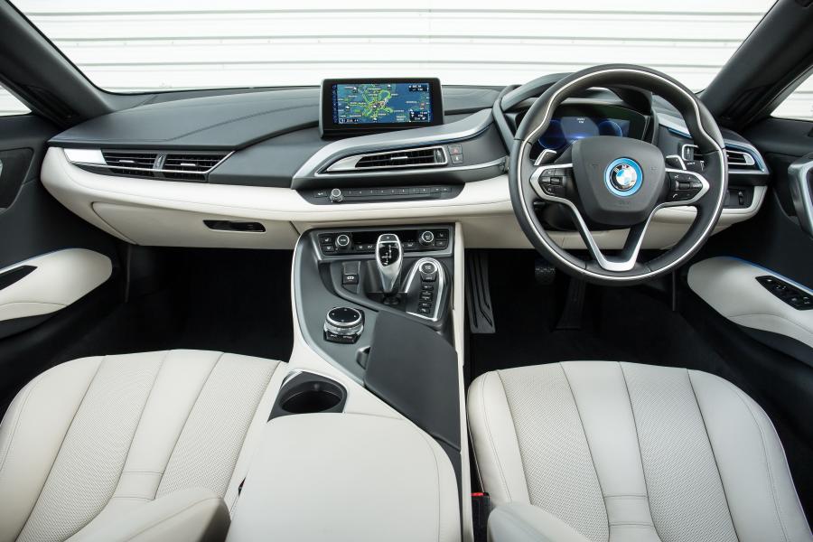  BMW i8 2014 года  (UK) (фото 57 из 69)